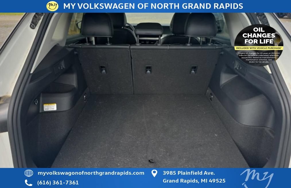 Used 2025 Volkswagen Tiguan SE AWD/4WD image 12