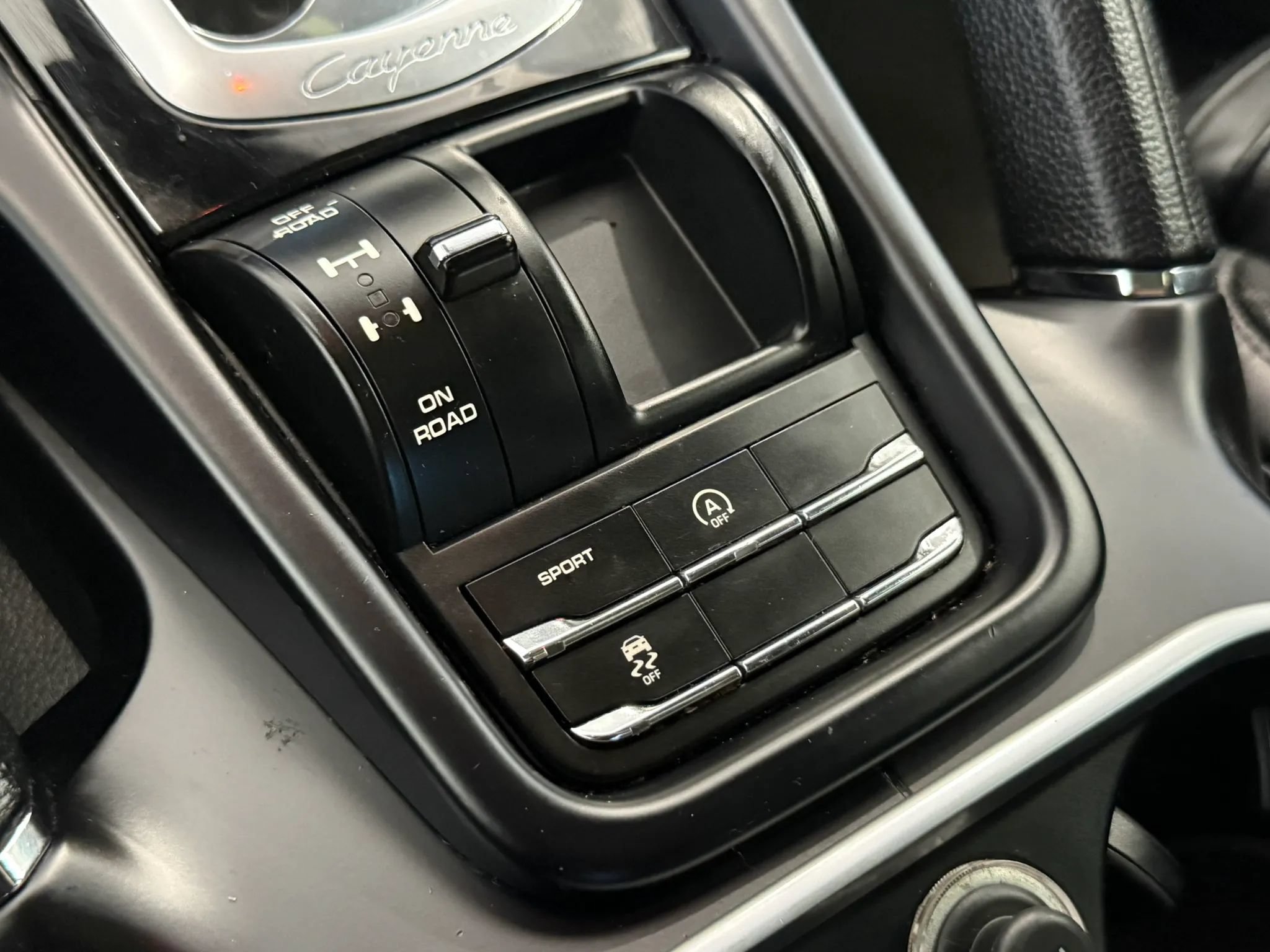 Used 2017 Porsche Cayenne Platinum Edition AWD/4WD image 18