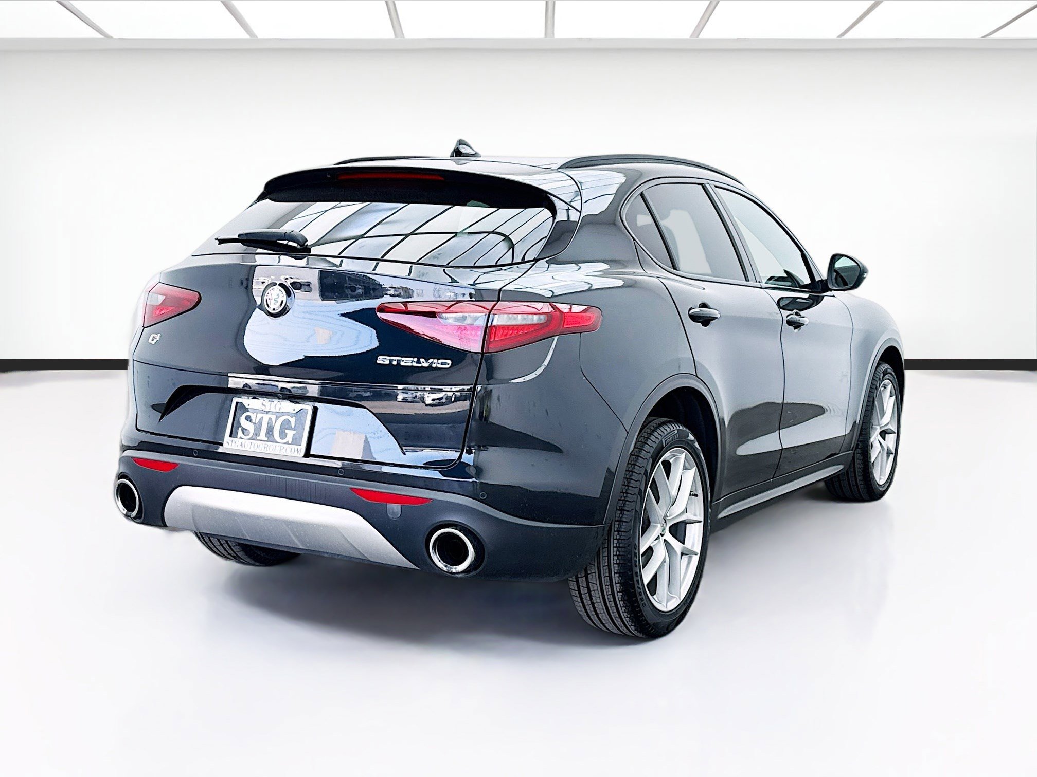 Used 2018 Alfa Romeo Stelvio Ti Sport image 4