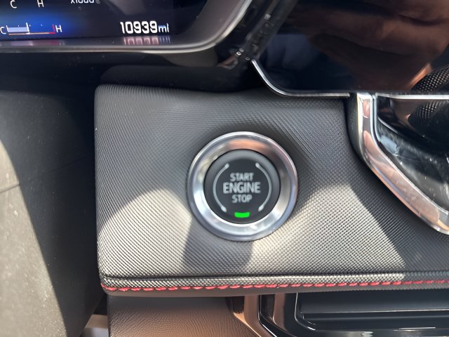 Used 2025 Chevrolet Colorado Z71 AWD/4WD image 17