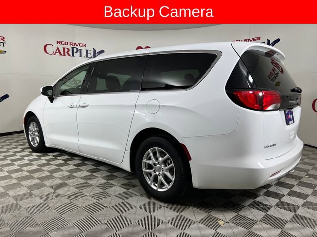 Used 2023 Chrysler Voyager LX image 7