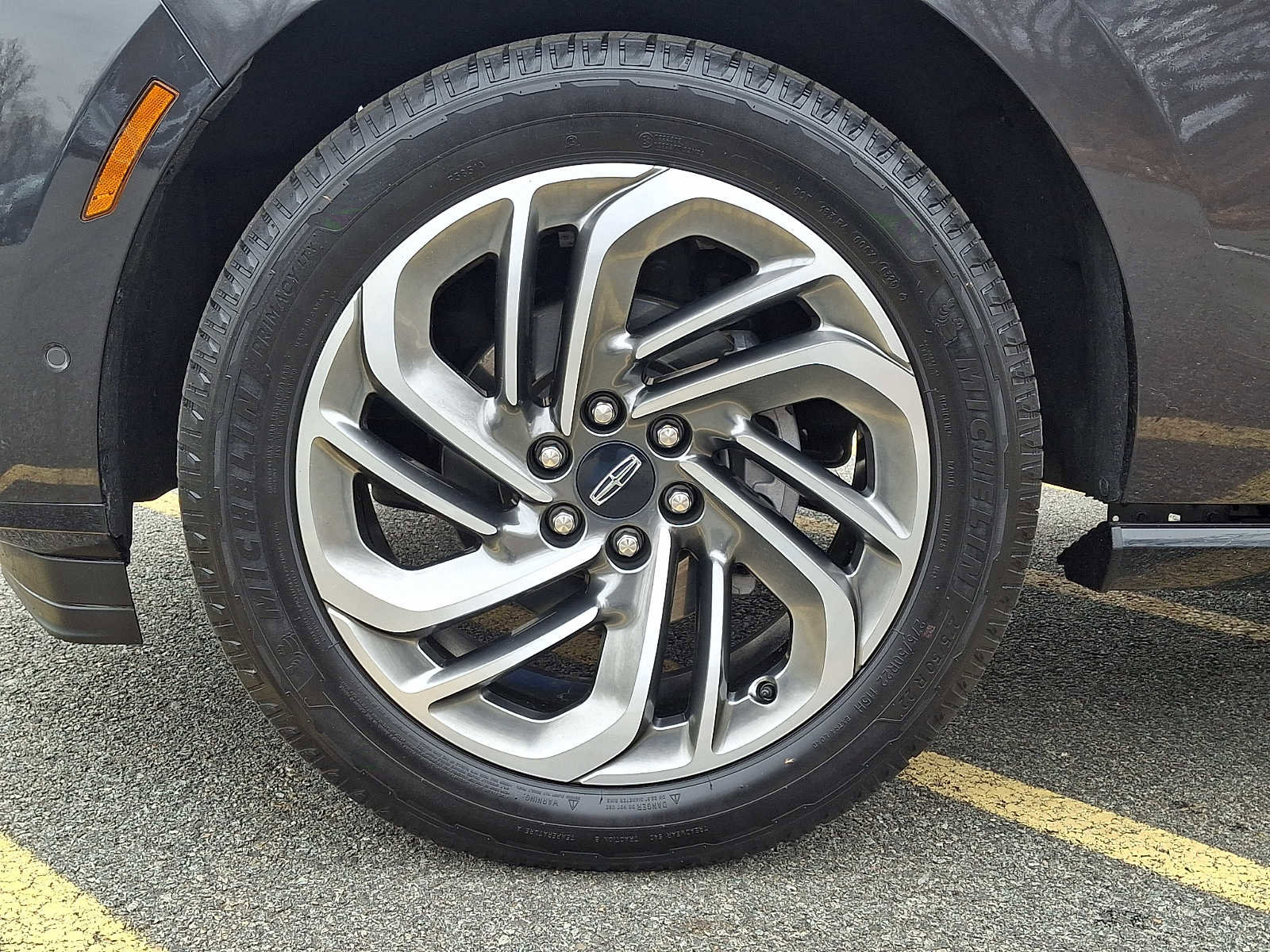 Used 2025 Lincoln Navigator Reserve image 8