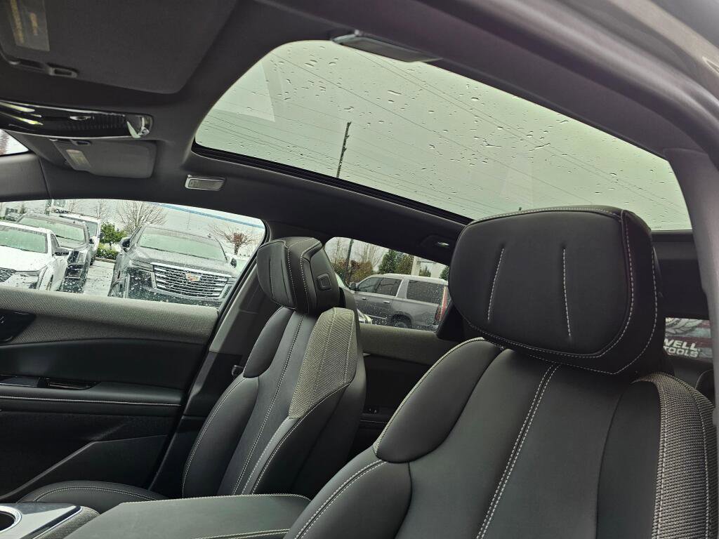 New 2026 Cadillac Optiq Luxury 1 image 30