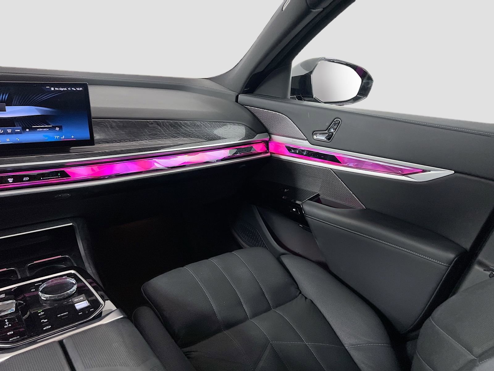 Used 2025 BMW 740i xDrive image 27