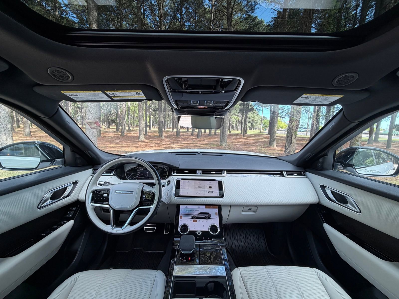 Used 2022 Land Rover Range Rover Velar R-Dynamic S image 2