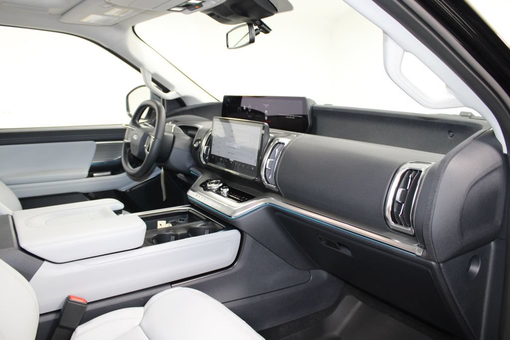 New 2027 Ford Expedition Platinum RWD image 30