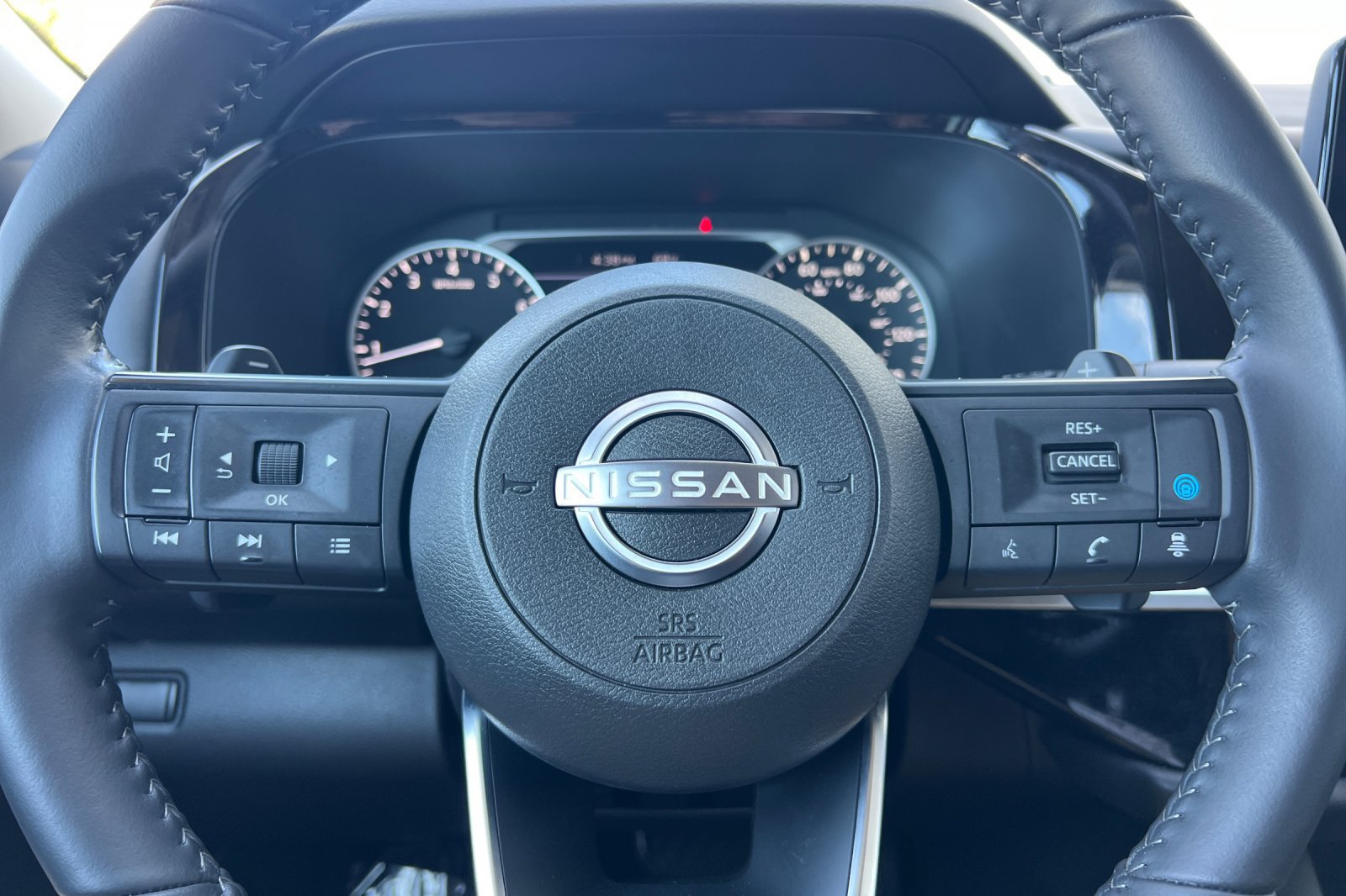 Certified 2025 Nissan Pathfinder SV FWD image 27