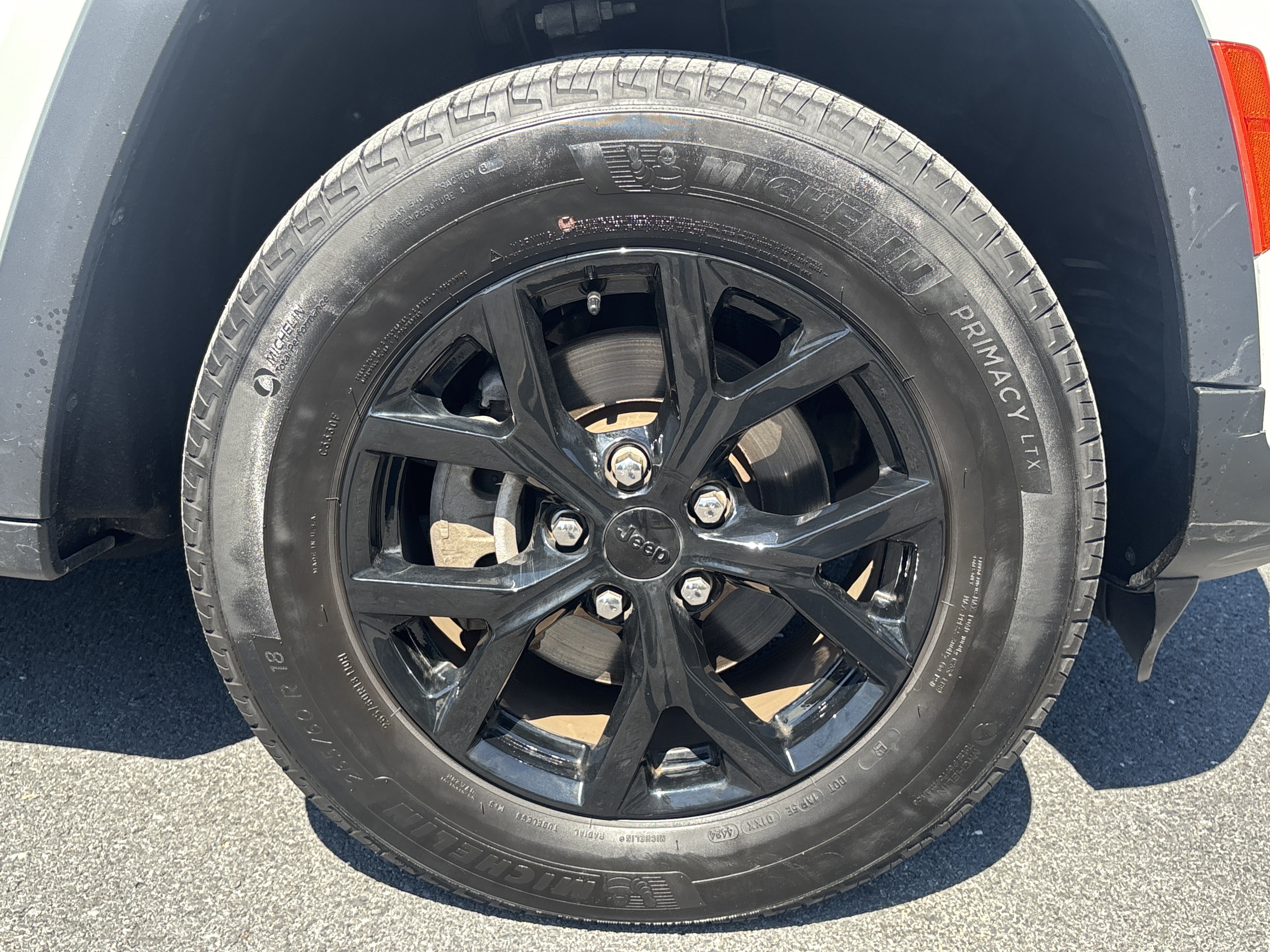 Used 2025 Jeep Grand Cherokee Altitude AWD/4WD image 21