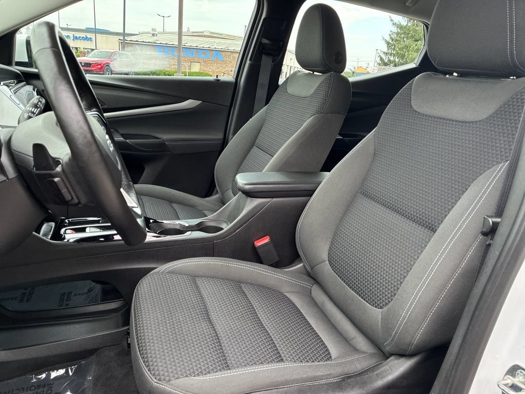 Used 2022 Chevrolet Bolt EUV LT w/ Comfort Package FWD image 11