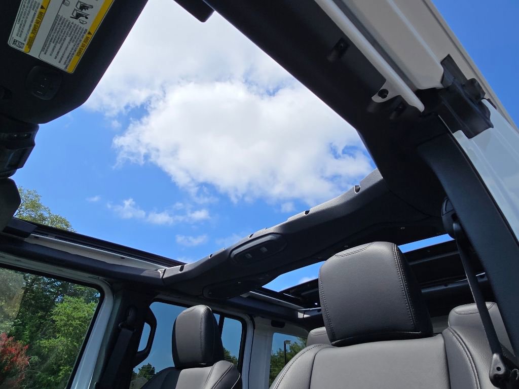 New 2025 Jeep Wrangler Sahara image 10