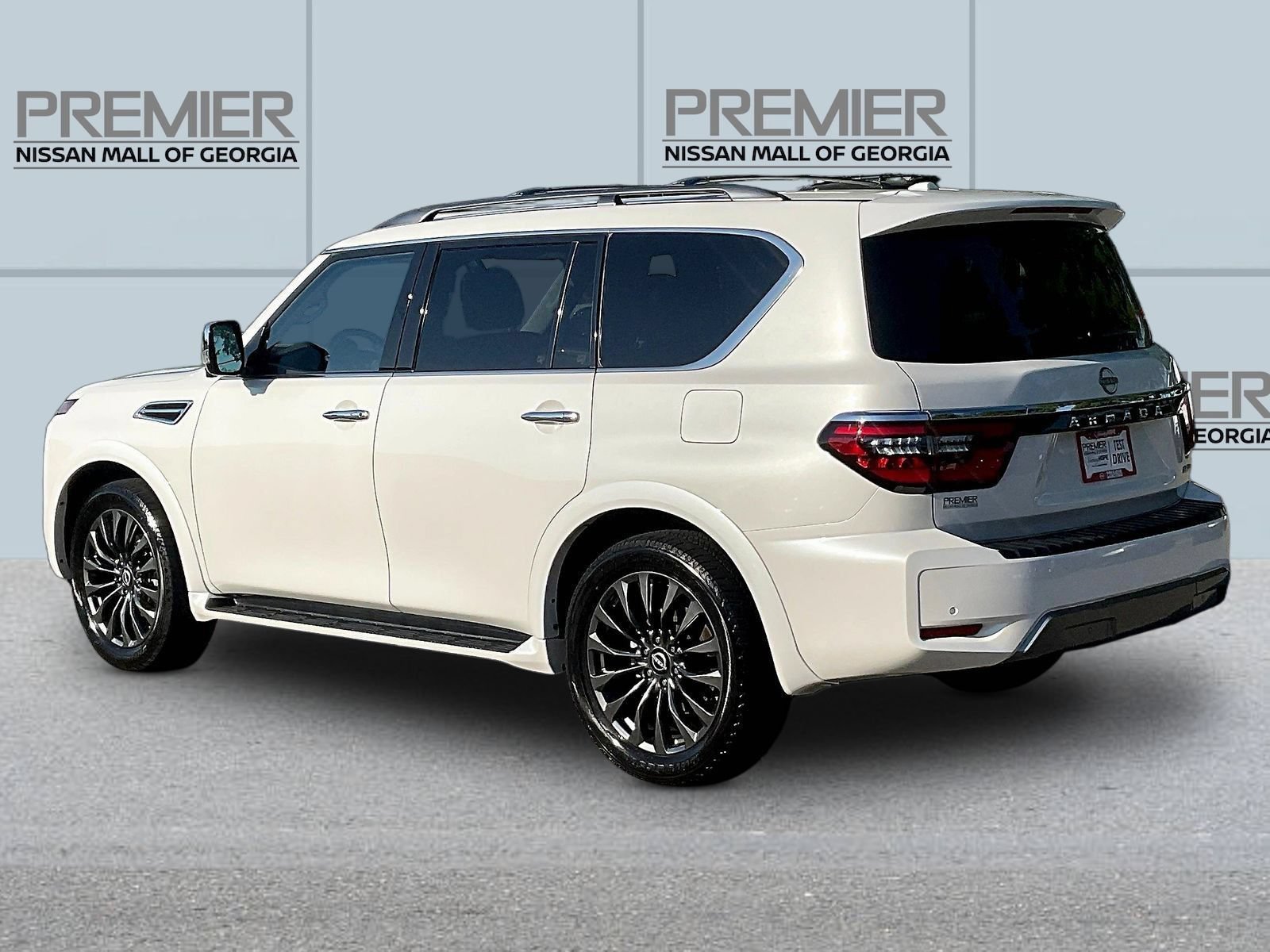 Certified 2024 Nissan Armada Platinum w/ Captain's Chairs Package RWD image 5