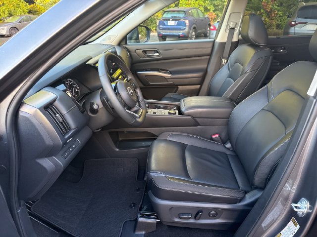 Used 2024 Nissan Pathfinder SL w/ SL Premium Package AWD/4WD image 11