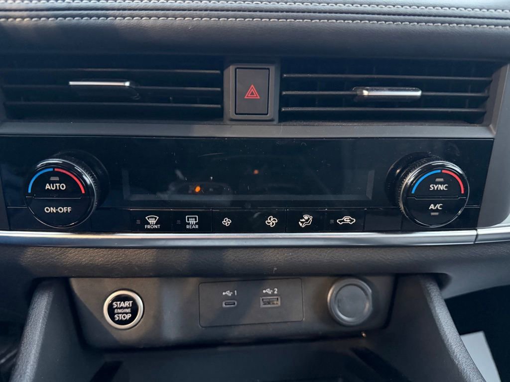 Used 2023 Nissan Rogue SV image 27