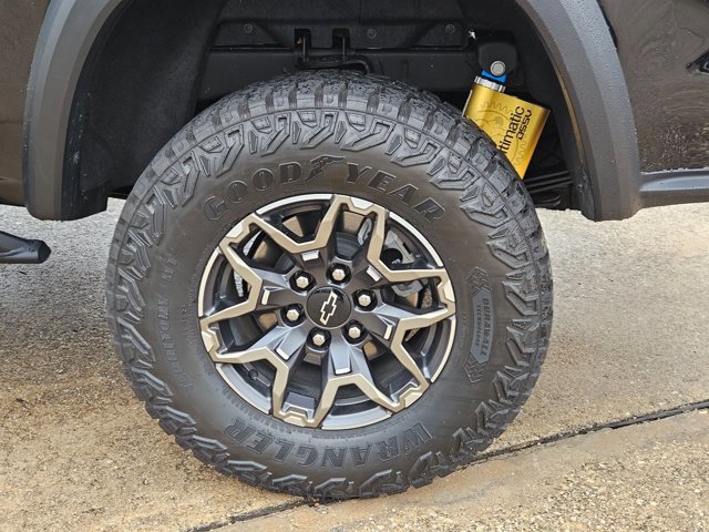 Used 2024 Chevrolet Colorado ZR2 w/ Technology Package AWD/4WD image 19