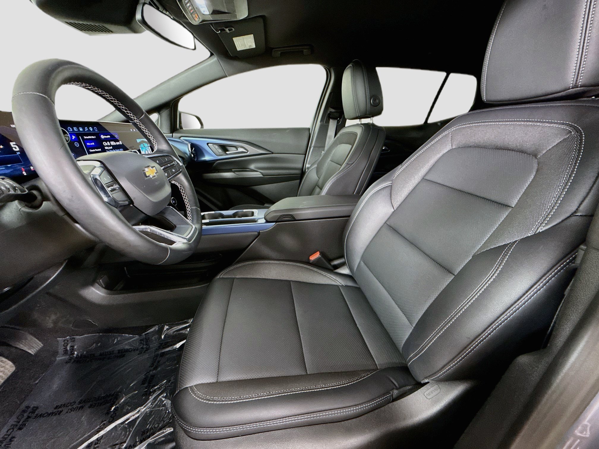 Used 2026 Chevrolet Equinox EV LT w/ LPO, All-Weather Mat Package FWD image 23