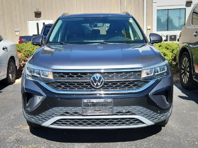 Certified 2022 Volkswagen Taos SE FWD image 2