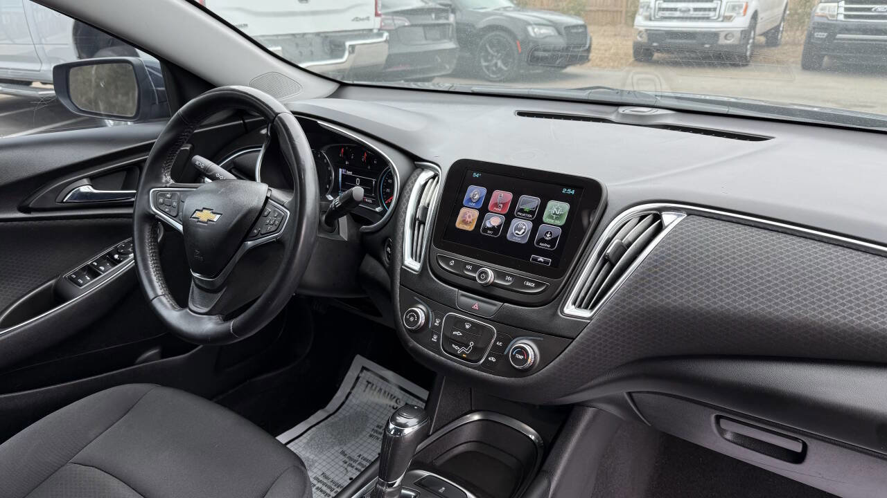 Used 2017 Chevrolet Malibu LT image 18