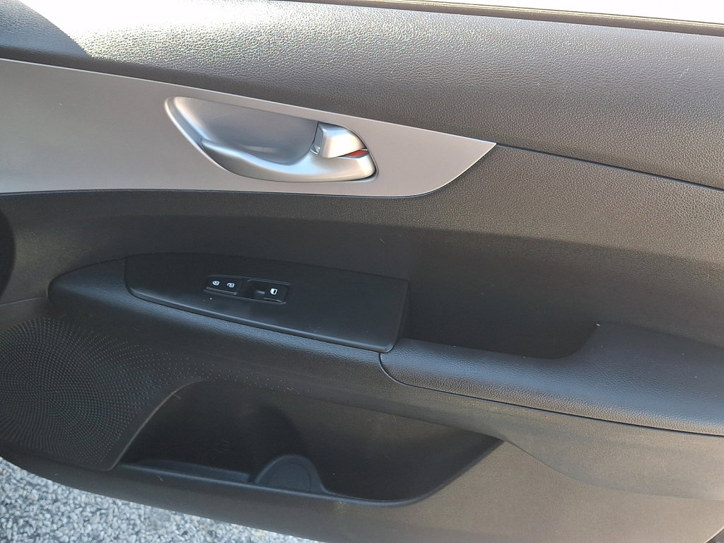 Used 2023 Kia Forte LXS w/ LXS Technology Package FWD image 12