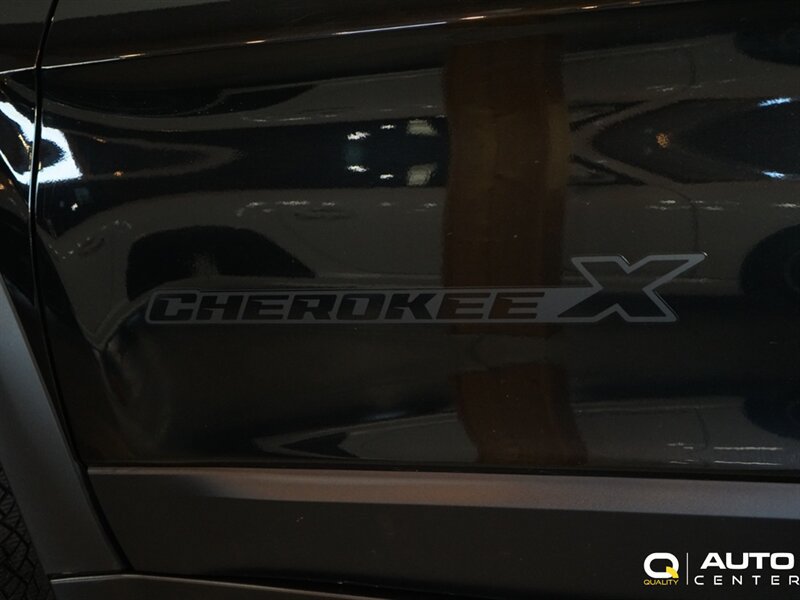 Used 2022 Jeep Cherokee Sport AWD/4WD image 9
