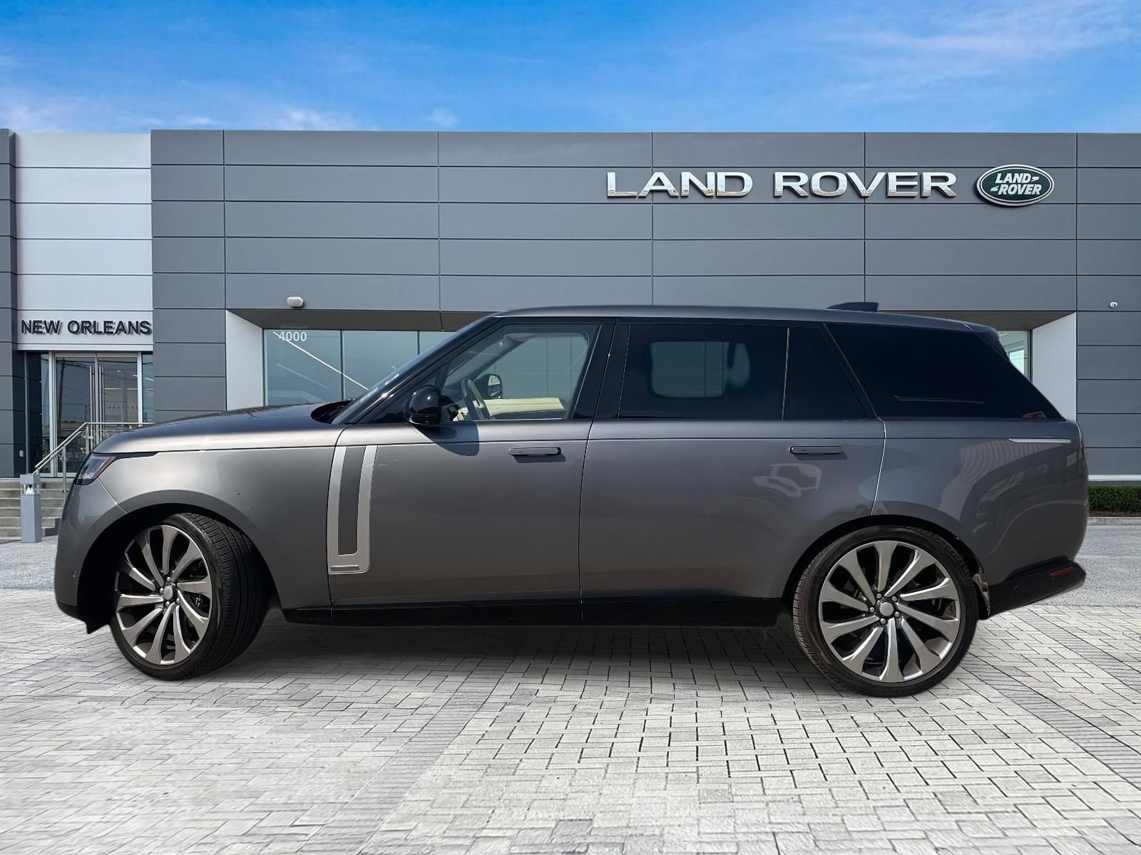 Used 2023 Land Rover Range Rover Long Wheelbase Autobiography AWD/4WD image 2