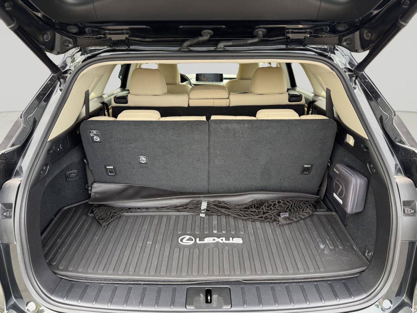 Certified 2022 Lexus RX 350L Premium w/ Premium Package AWD/4WD image 10