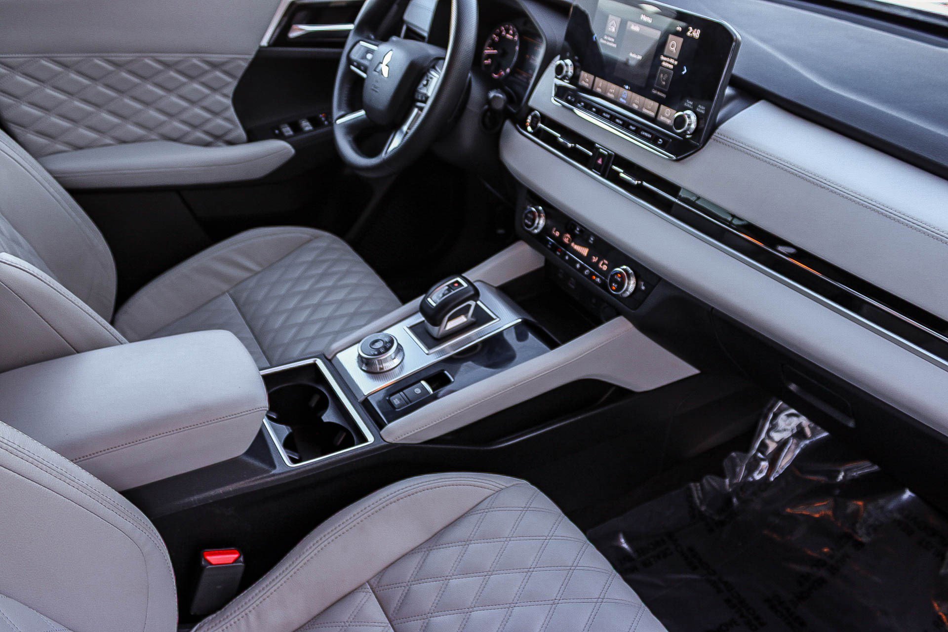 Used 2022 Mitsubishi Outlander SEL image 17