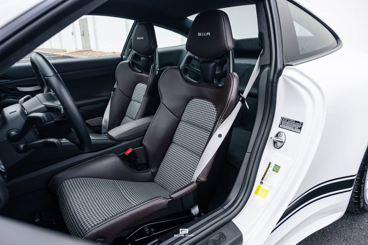 Used 2016 Porsche 911 R RWD image 37