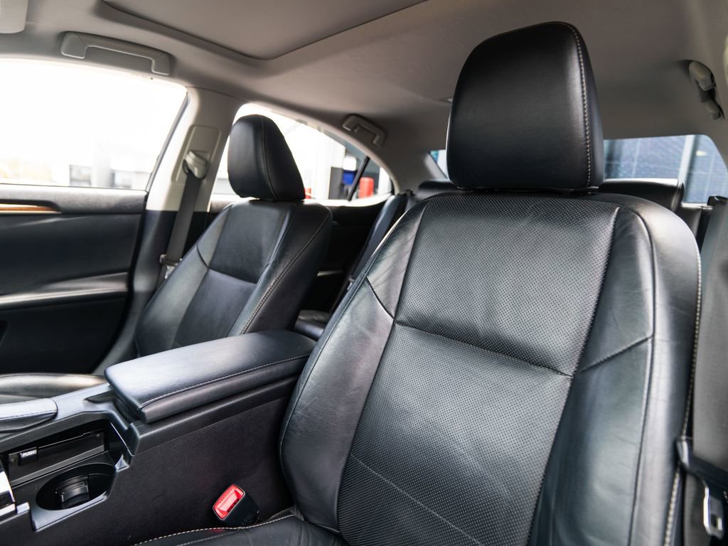 Used 2013 Lexus ES 350 w/ Luxury Pkg image 6