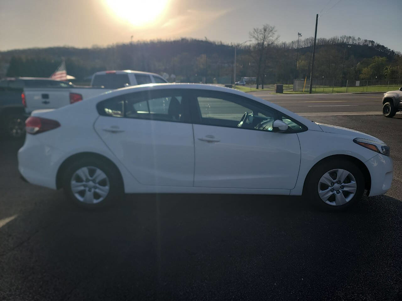 Used 2017 Kia Forte LX image 9
