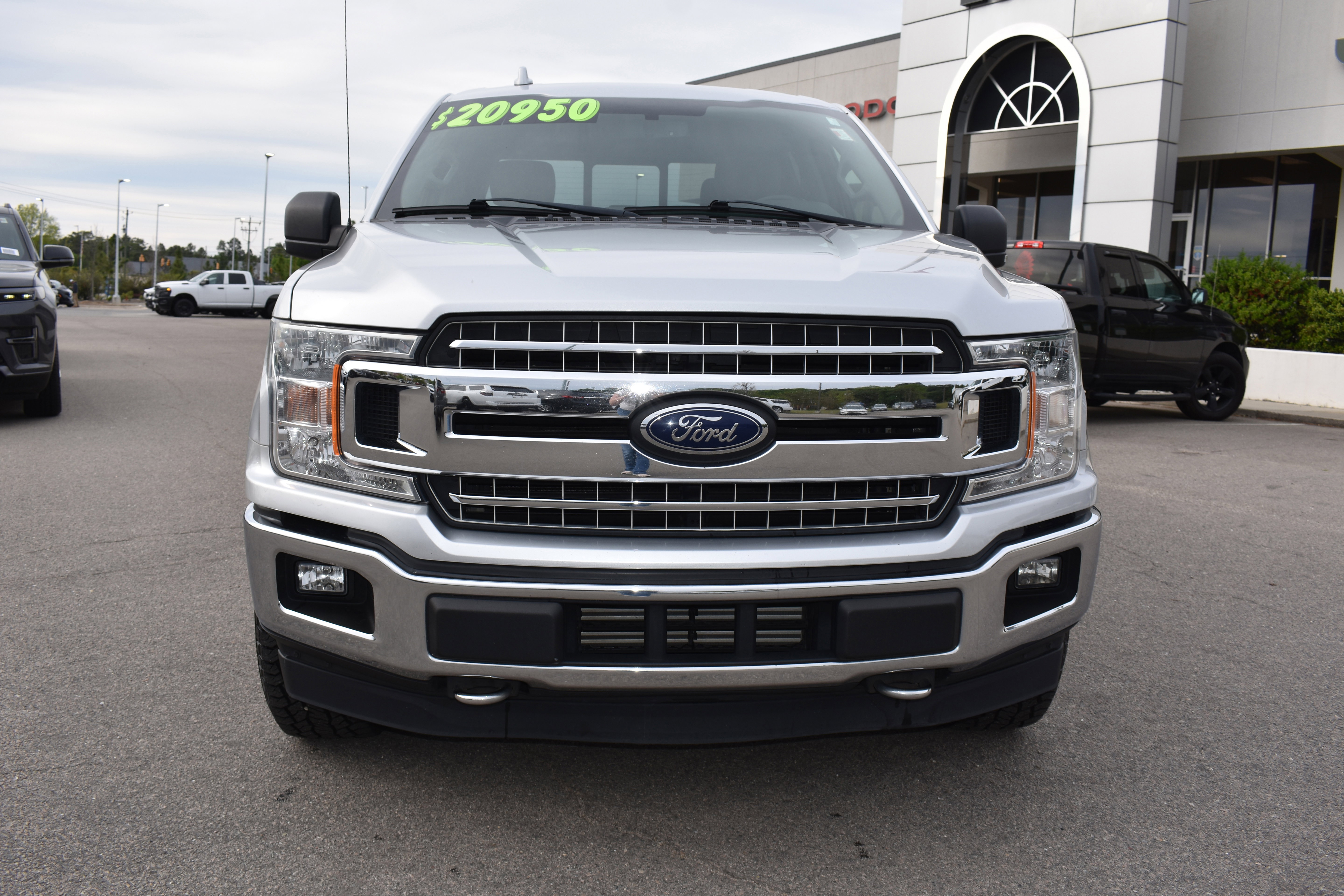Used 2018 Ford F150 XLT w/ Equipment Group 302A Luxury image 4