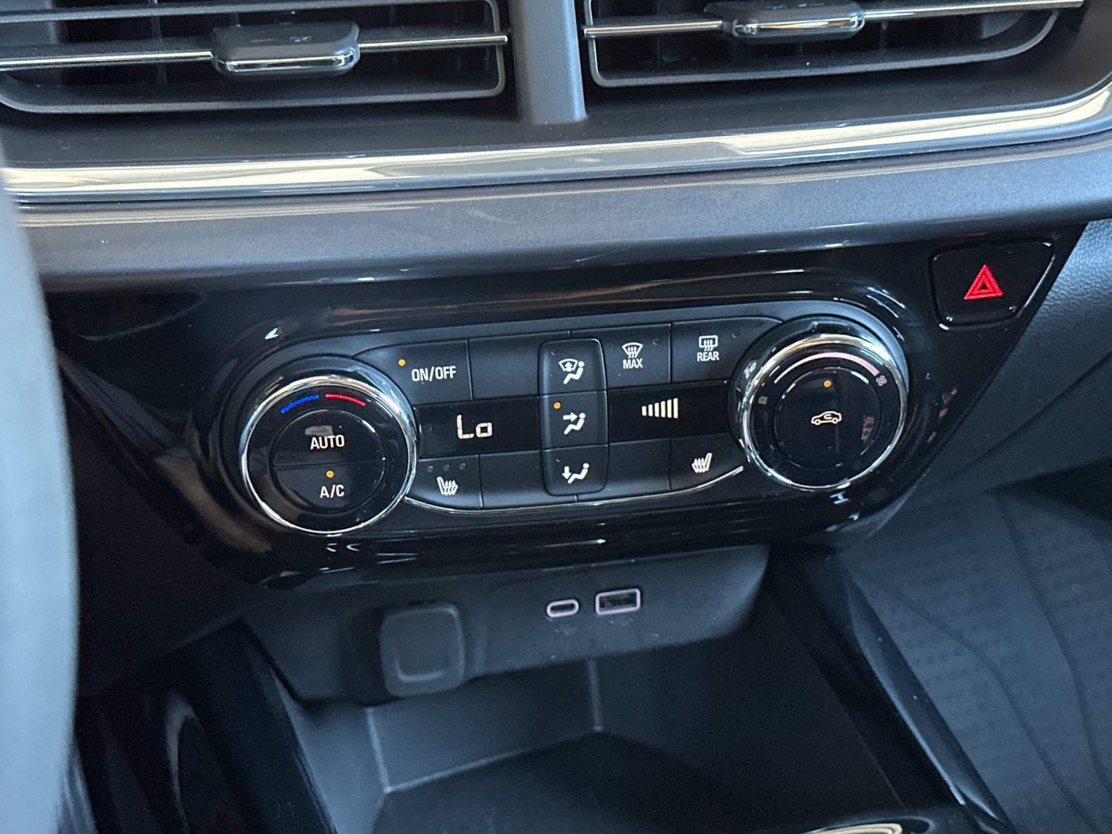 Used 2024 Chevrolet Trax ACTIV w/ Driver Confidence Package image 20