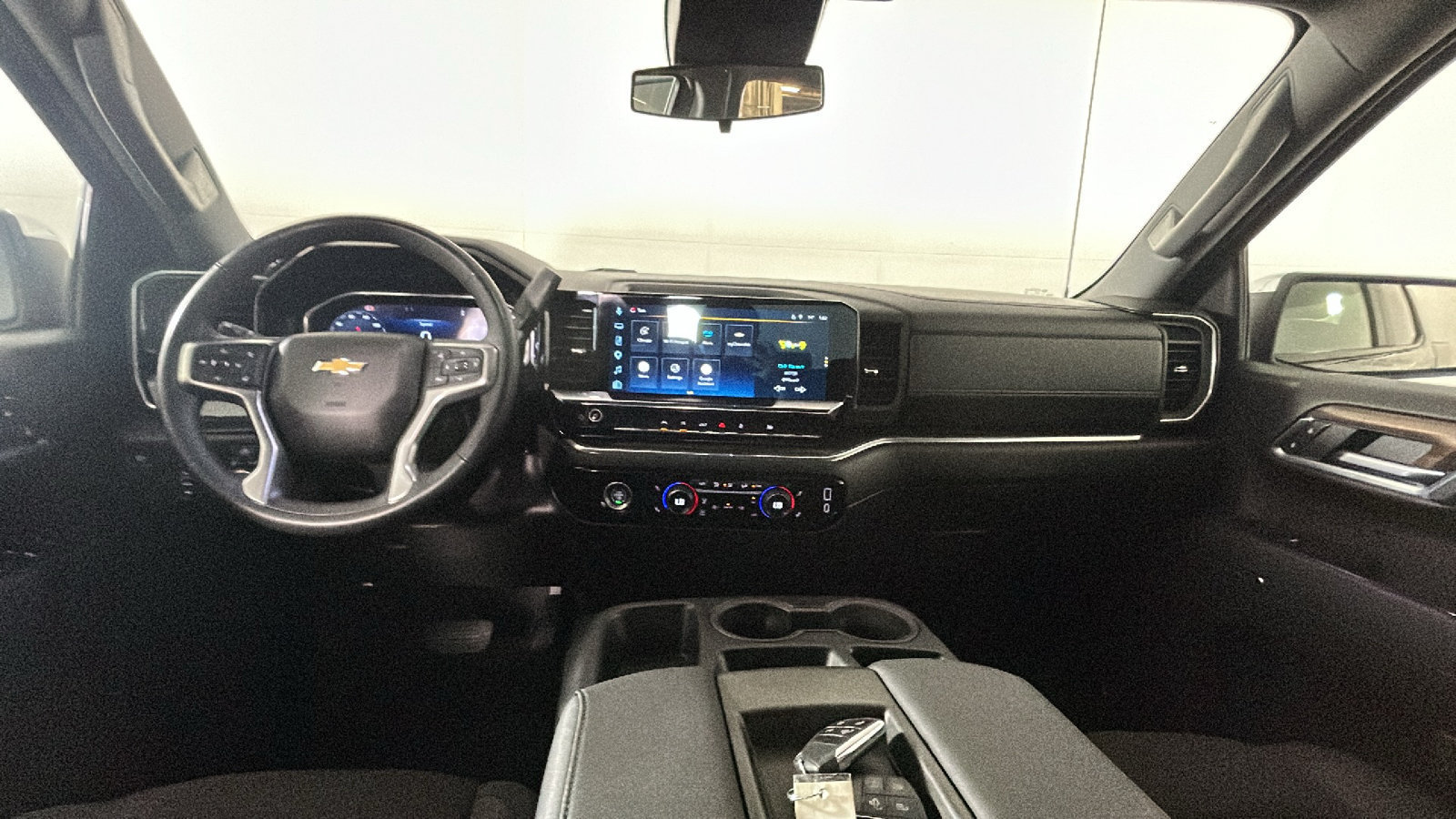 Used 2024 Chevrolet Silverado 1500 LT AWD/4WD image 31