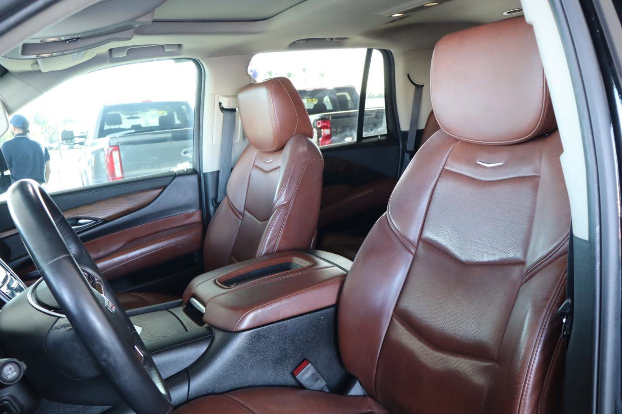 Used 2018 Cadillac Escalade Luxury RWD image 14