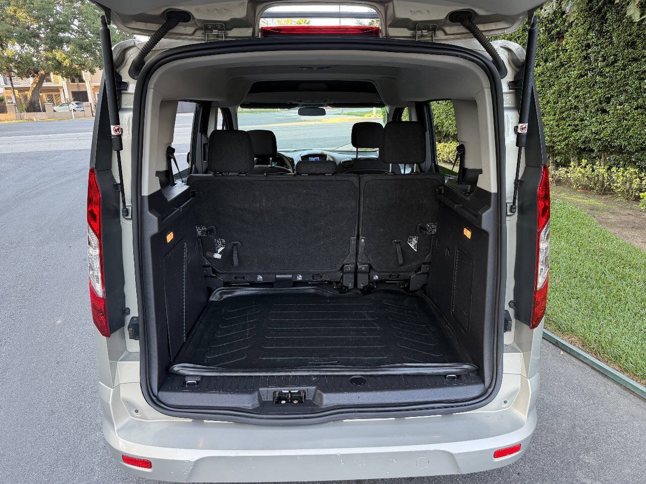 Used 2014 Ford Transit Connect XLT FWD image 16