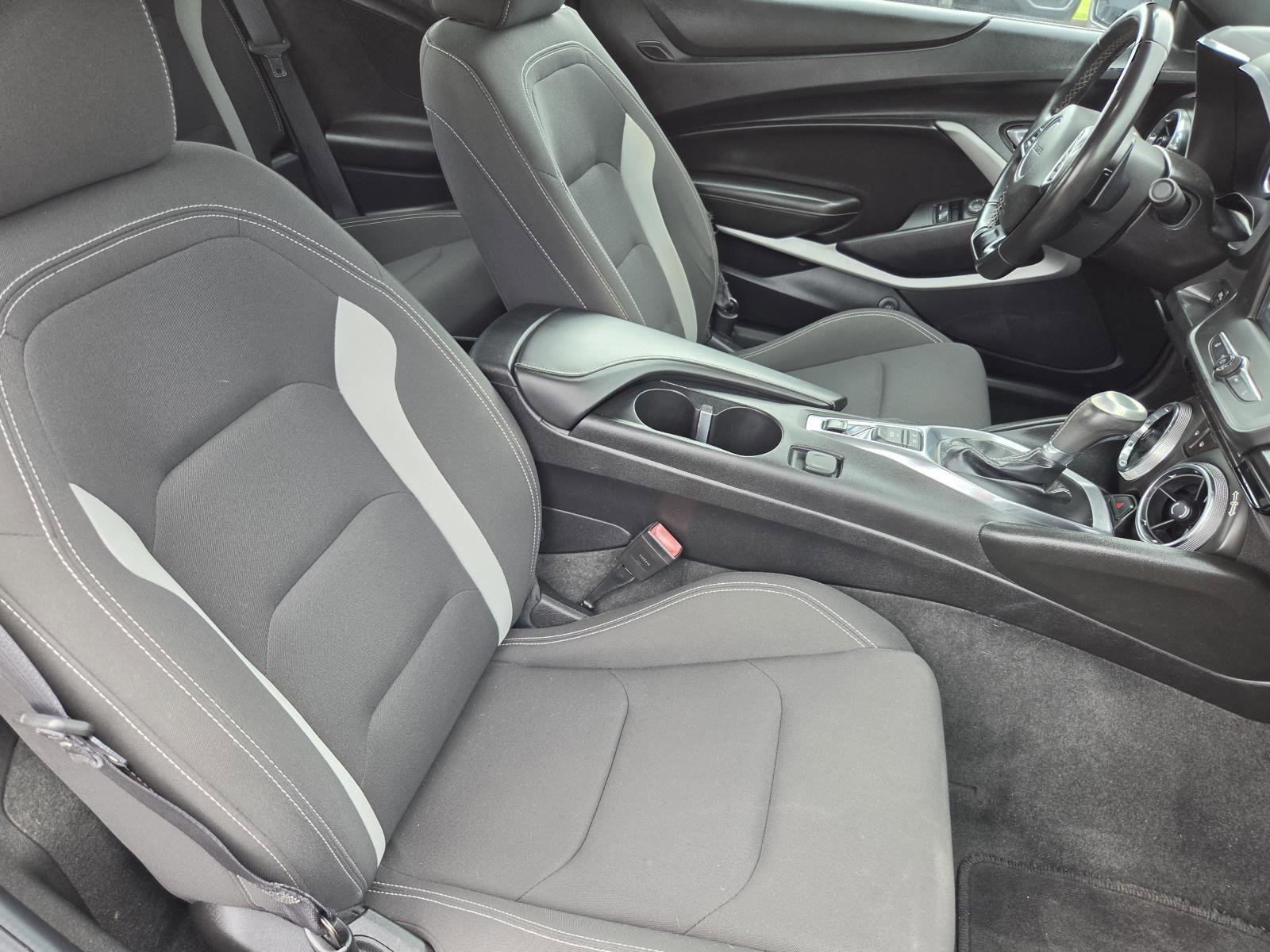Used 2018 Chevrolet Camaro LT RWD image 10