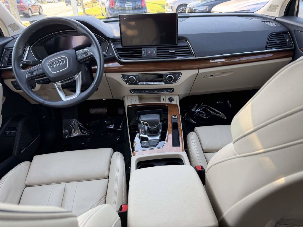 Used 2023 Audi Q5 e Premium Plus AWD/4WD image 2