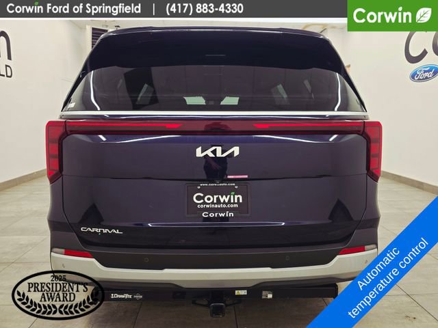 Used 2025 Kia Carnival FWD image 4