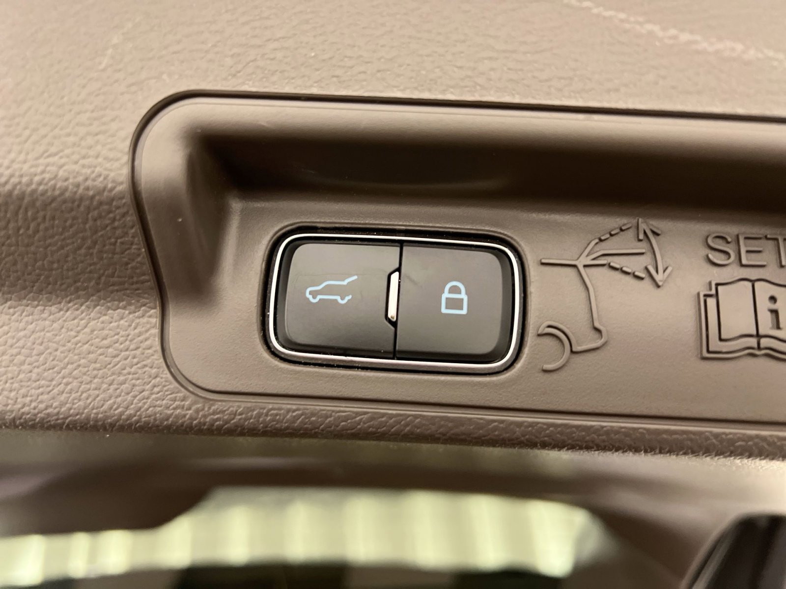 Used 2023 Ford Explorer Platinum w/ Technology Package image 29