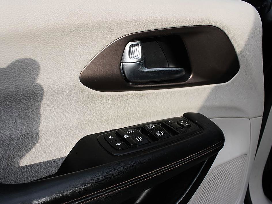 Used 2019 Chrysler Pacifica LX FWD image 9