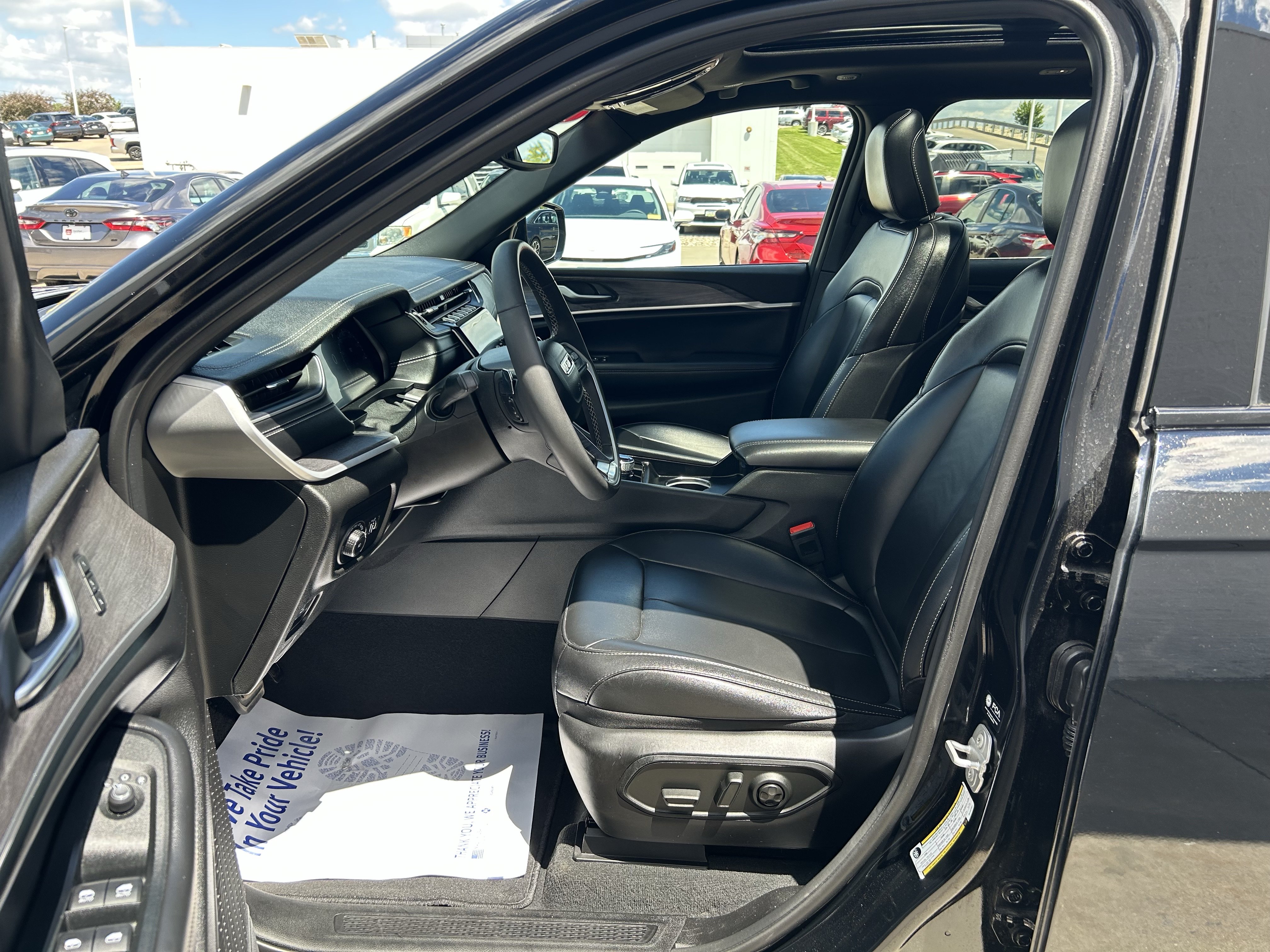 Used 2024 Jeep Grand Cherokee Limited AWD/4WD image 14
