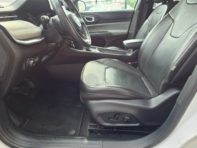 Used 2023 Jeep Compass Latitude AWD/4WD image 8