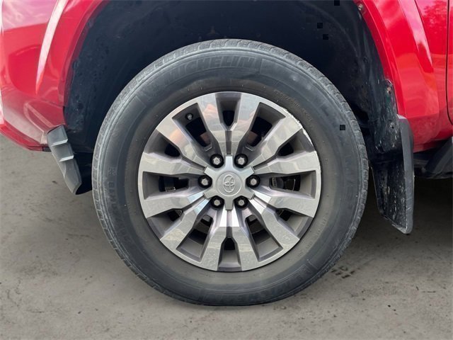 Used 2020 Toyota Tacoma Limited image 15