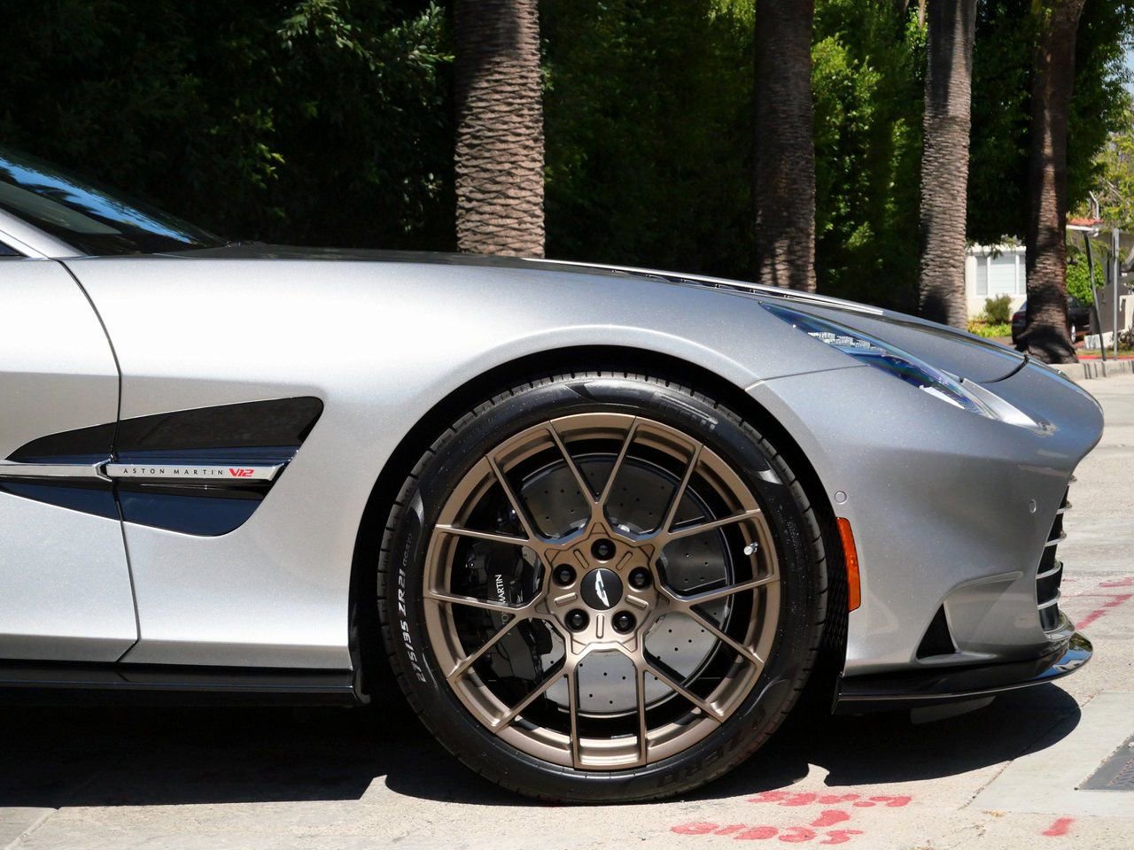 New 2025 Aston Martin Vanquish image 4