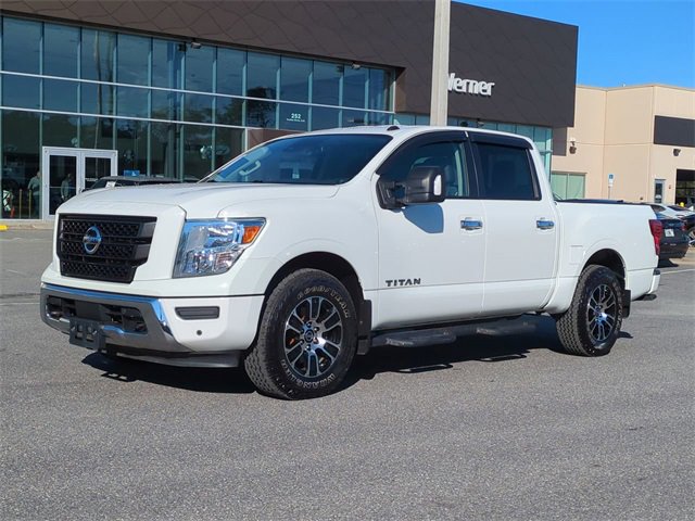 Used 2021 Nissan Titan SV w/ SV Convenience Package image 2