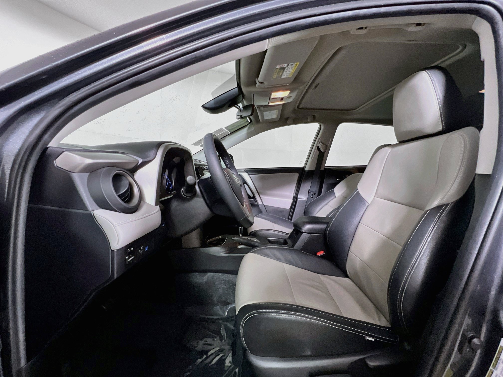 Used 2018 Toyota RAV4 XLE FWD image 15