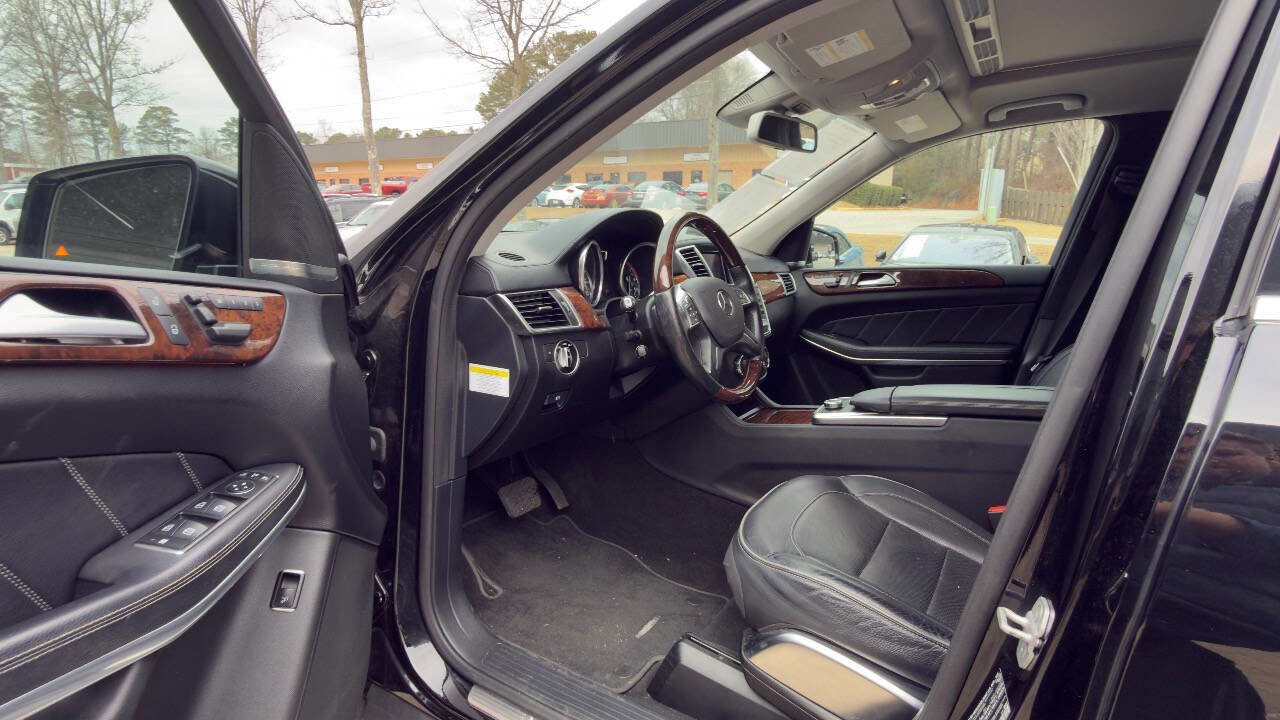 Used 2014 Mercedes-Benz GL 550 4MATIC image 29