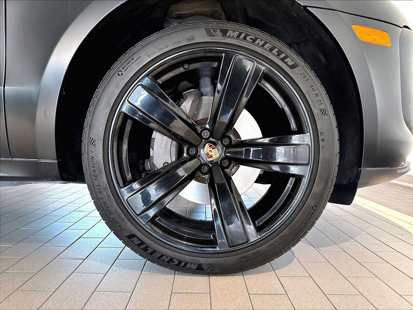 Used 2023 Porsche Macan AWD/4WD image 14