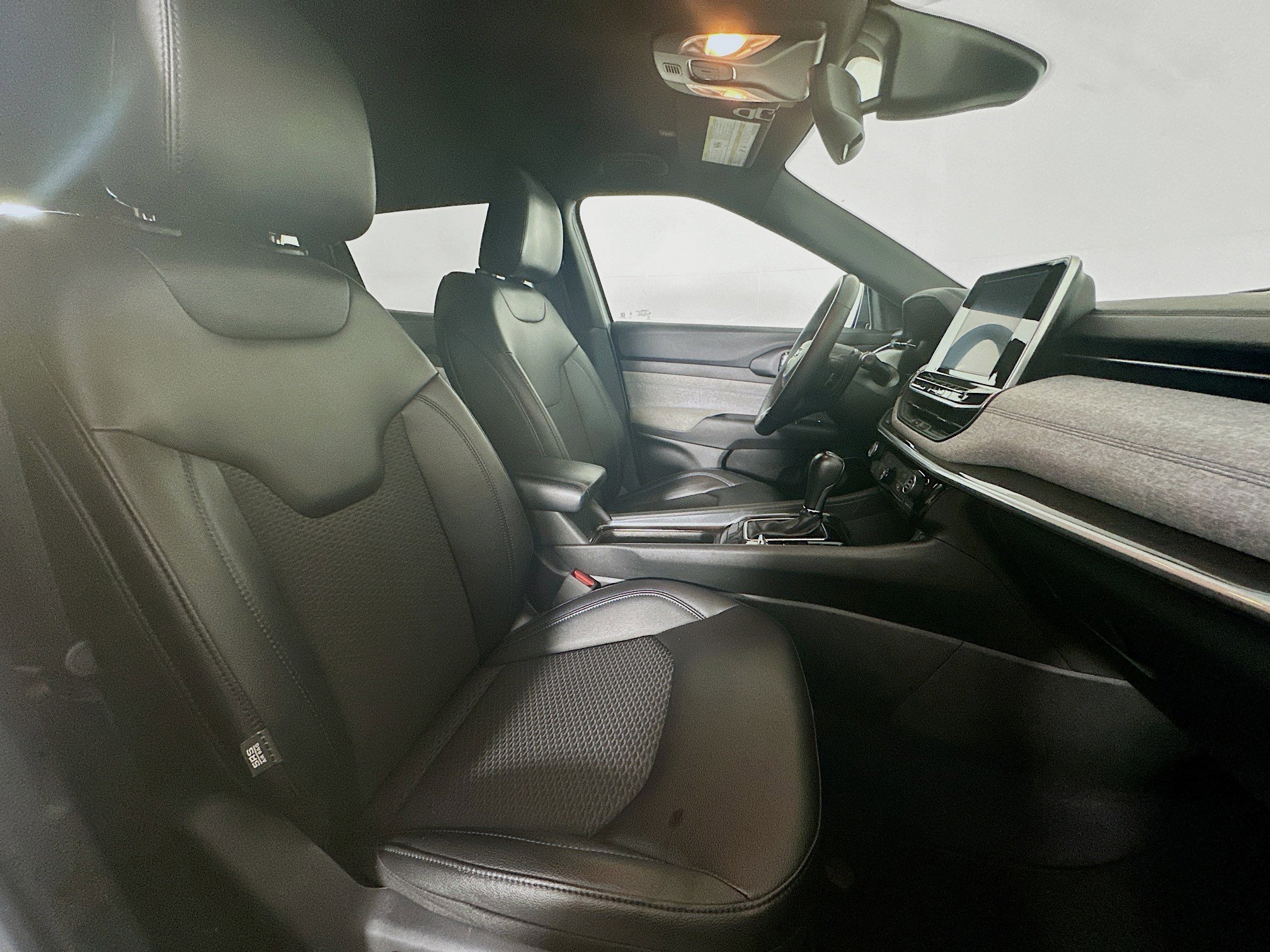 Used 2025 Jeep Compass Latitude image 31