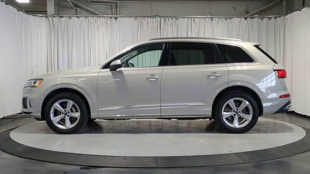 Used 2022 Audi Q7 2.0T Premium Plus w/ Premium Plus Package AWD/4WD image 6