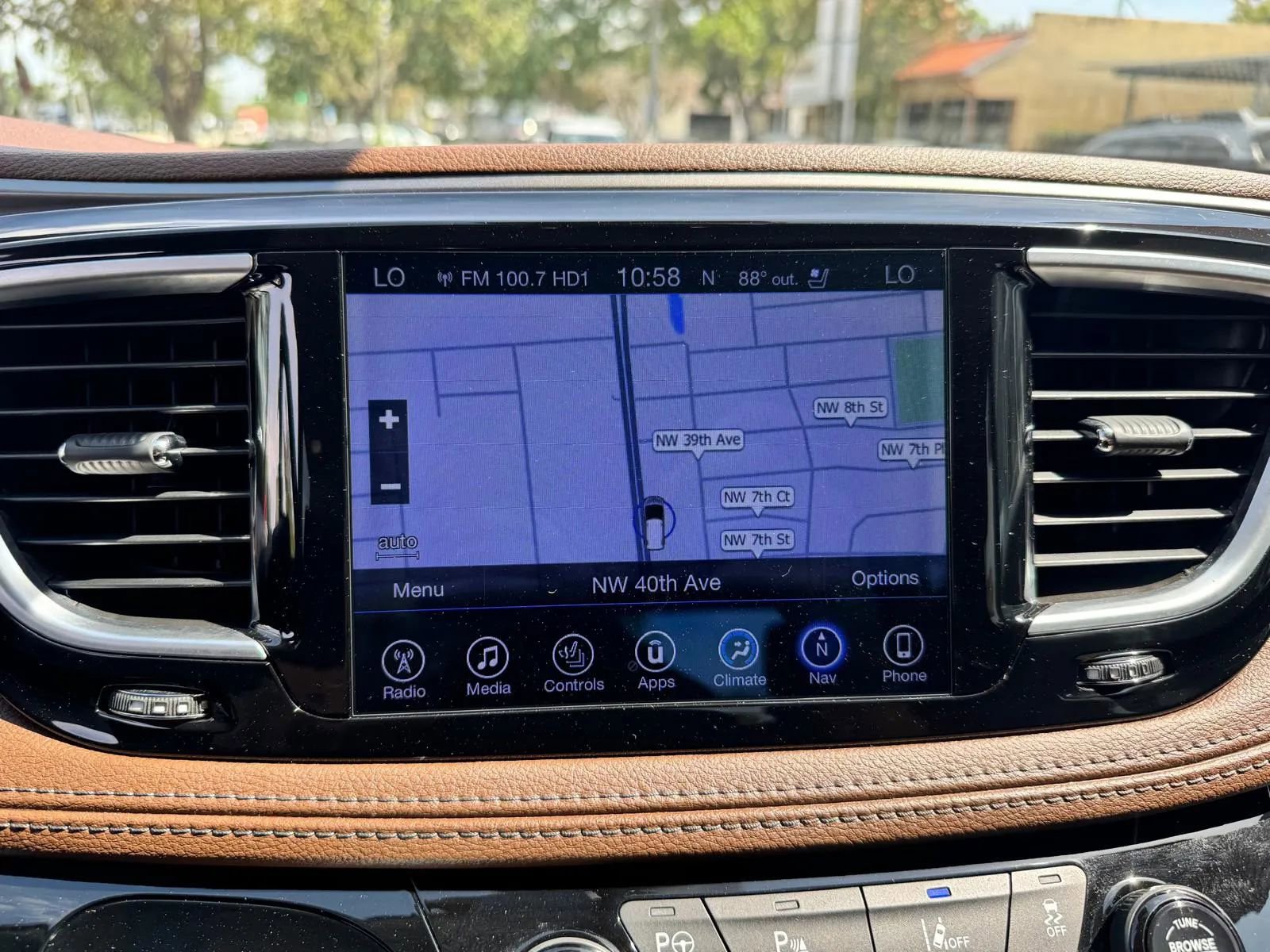 Used 2017 Chrysler Pacifica Limited w/ Advanced Safetytec Group FWD image 24